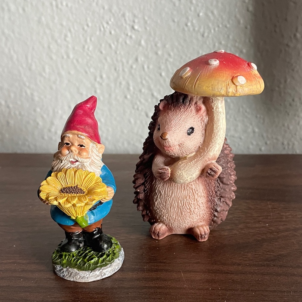 Decorative Hedgehog with Mushroom and Garden Gnome Figurine Set